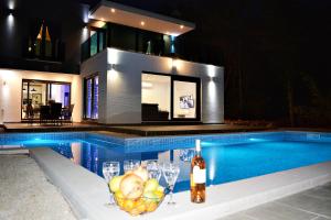 Holiday House Luxury with heated pool - Grubine