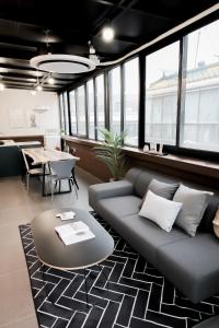 Căn Hộ Áp Mái (Penthouse Apartment)