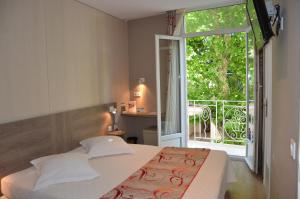 Hotels Hotel Le Revest : photos des chambres