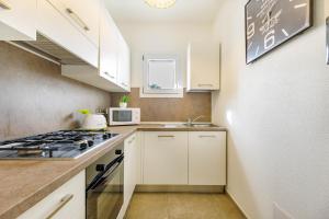 Caneis Apartments img13