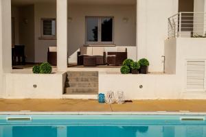 Caneis Apartments img14