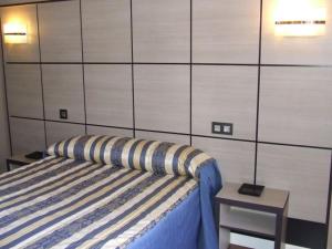 Double or Twin Room with Shared Bathroom room in Hostal Larios