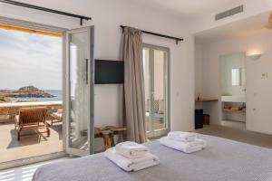 Trinity Mykonos - Beachfront Villa