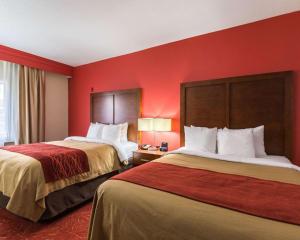 Queen Room with Two Queen Beds - Non-Smoking room in Econo Lodge Inn & Suites East