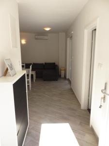 Two-Bedroom Apartment with Terrace - Ground Floor room in Apartments Domino