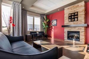 Econo Lodge Inn & Suites