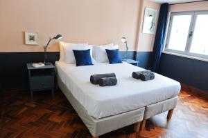 Neegroni Balcony in Lisbon - by Mishas Place 1A