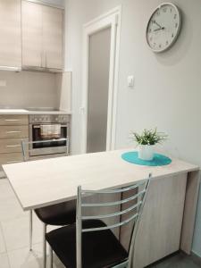 Luxury Apt at Navarino Square