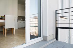 SC 01 by ROCKCHAIR Apartments l SUPERHOST Status l 2 Bedrooms Boxspringbeds Balcony Elevator - Cozy Family & Business Flair welcomes you!