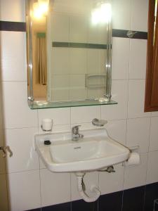 Two-Bedroom Apartment (4-6 Adults)
