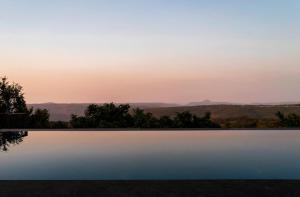 SaffronStays Falcon Hill, Lonavala - luxury villa with infinity pool near Lions Point