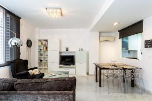 LR2 Private Terrace & Parking Right in the city Center
