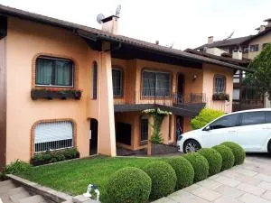 Roloff Praça das Rosas - 格拉玛多