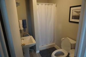 Deluxe Queen Suite room in Charlevoix House