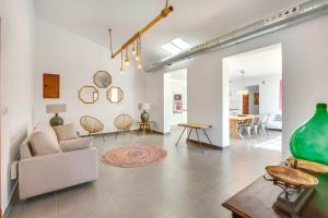 Villa Palma - Establiments by PriorityVillas