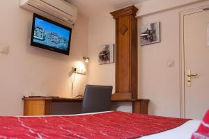 Hotels Logis Hotel De La Cloche : Chambre Double - Occupation Simple