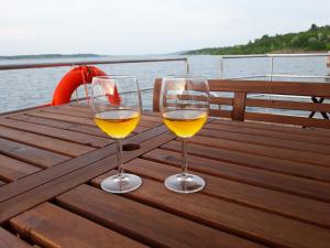 Calanthe - DAS HAUSBOOT