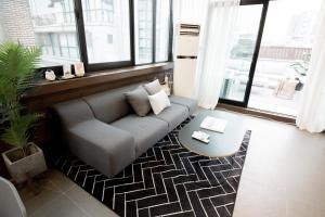 Căn Hộ Áp Mái (Penthouse Apartment)