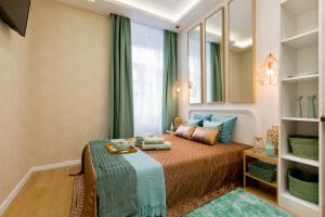 Budapest Holidays Fashion