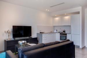 Modern Seaview Apartment In a Prime Location