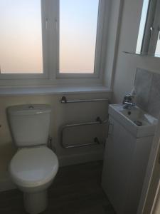 Twin Room with Shower room in The Straw Bear