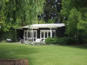 Columbus Cottage at 144 on Jones - Tawharanui