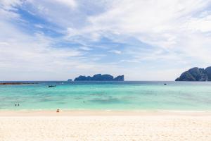Phi Phi Long Beach Resort & Villa