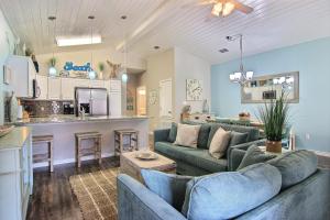 Four-Bedroom Apartment room in Endless Happy Hour