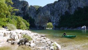 Campings Roulottes et Cabanes de Saint Cerice : photos des chambres