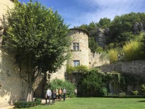 Campings Roulottes et Cabanes de Saint Cerice : photos des chambres