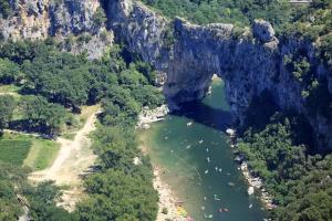 Campings Roulottes et Cabanes de Saint Cerice : photos des chambres