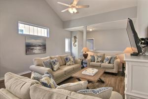 Three-Bedroom Apartment room in Beachside #205 Condo