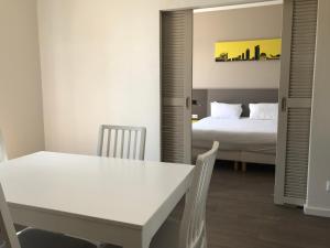 Hotels Westlodge Dardilly Lyon Nord : Appartement avec Terrasse