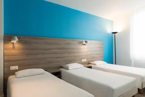 Hotels The Originals City, Hotel Nevers Centre Gare (Inter-Hotel) : Chambre Triple avec 3 Lits Simples