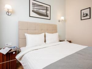 Art Deco Central Rooms