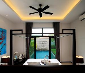 Two Villas HOLIDAY - ONYX Style Naiharn Beach, Phuket
