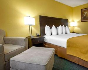 King Room - Non-Smoking room in Quality Inn & Suites Springfield