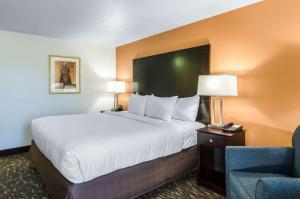 King Room - Accessible/Non-Smoking room in Comfort Inn & Suites Ashland