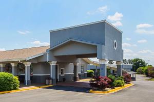 Quality Inn & Suites Greenville - Haywood Mall