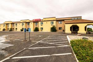 Econo Lodge Watertown