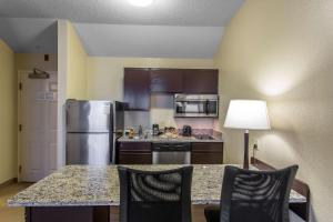 Double Suite - Non-Smoking room in MainStay Suites Brentwood