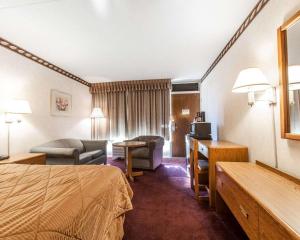 King Room - Non-Smoking room in Rodeway Inn Sweetwater
