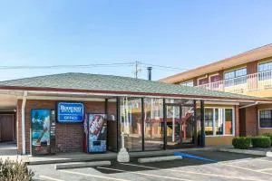 Rodeway Inn & Suites - Murfreesboro