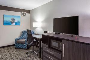 King Suite - Non-Smoking room in Clarion Inn & Suites near Downtown