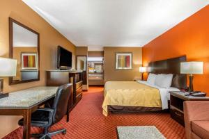 Standard King Room - Smoking room in Quality Inn Kingston Springs