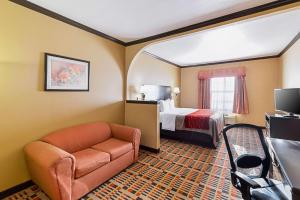 King Suite - Non-Smoking room in Quality Inn & Suites Lubbock