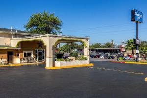 Rodeway Inn San Antonio Lackland AFB - SeaWorld