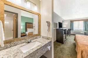 King Room - Non-Smoking room in Quality Inn Allen - Plano East