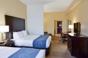 Room #49196606 room in Comfort Suites Frisco