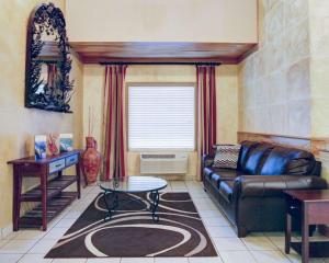 Hotel Del Valle - Austin SE by IHG